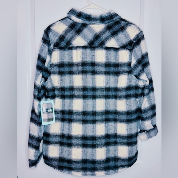 NWT shacket - Picture 2 of 2